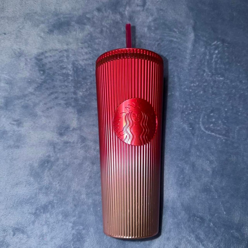 Starbucks Ombré Red Christmas Pleated Ribbed Cold Cup 24oz new